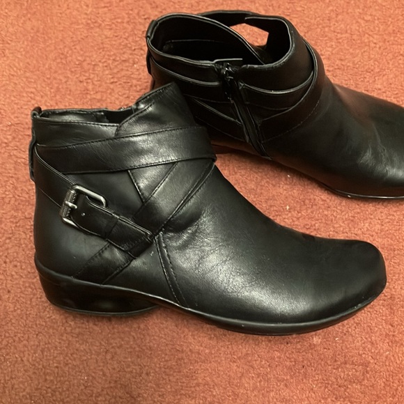 NWOT Naturalizer booties - Picture 2 of 5
